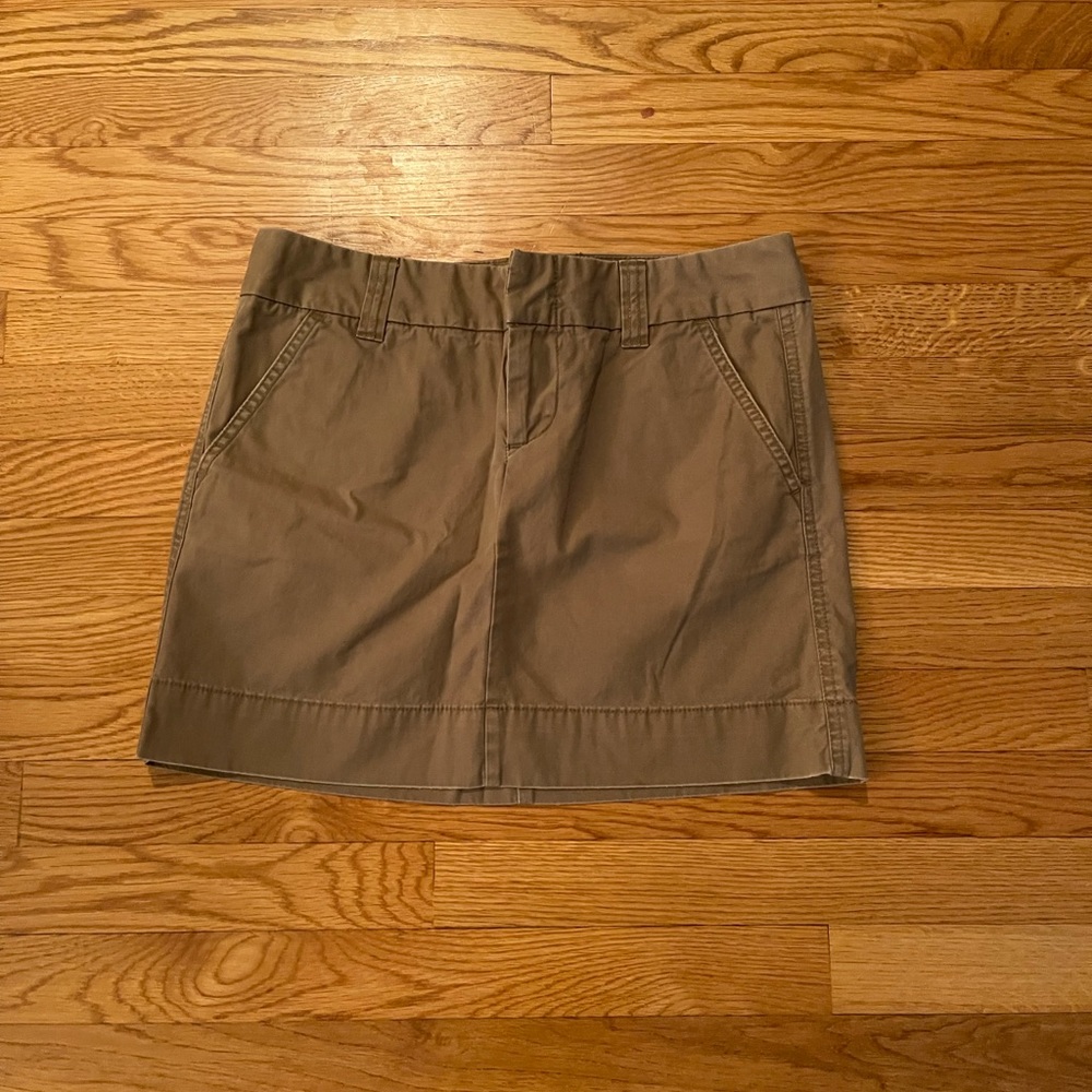 GAP favorite chino mini skirt